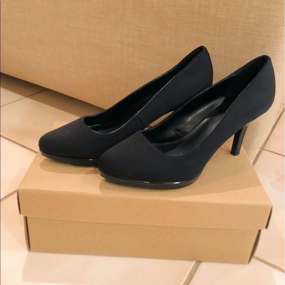 BANDOLINO Black High Heels / Size 7.5